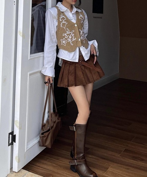 GEMEDA(ジェメダ)の「ベルト付きコーデュロイプリーツミニスカート(スカート・レディース・ブラック/アイボリー/モカ・M)」の18枚目の写真