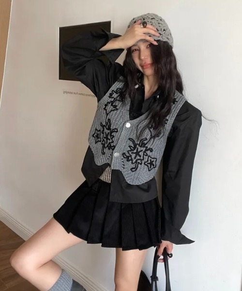 GEMEDA(ジェメダ)の「ベルト付きコーデュロイプリーツミニスカート(スカート・レディース・ブラック/アイボリー/モカ・M)」の22枚目の写真