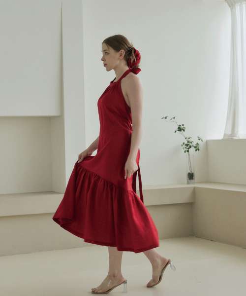 BELLEMA(ベルマ)の「RED Linen Back-Open Ribbon Halterneck Dress(ワンピース・レディース・レッド・FREE)」の4枚目の写真