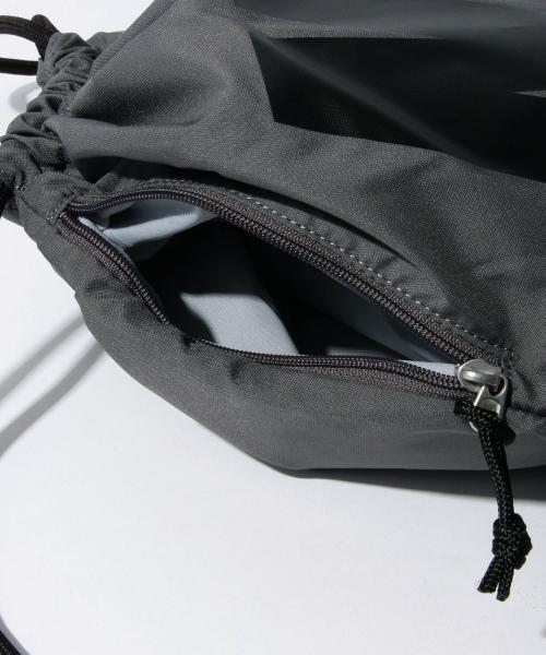 NIKE（ナイキ）の「NIKE / ヘリテージ ジムサック（バックパック/リュック・レディース・グレー・ONE SIZE）」の5枚目の写真