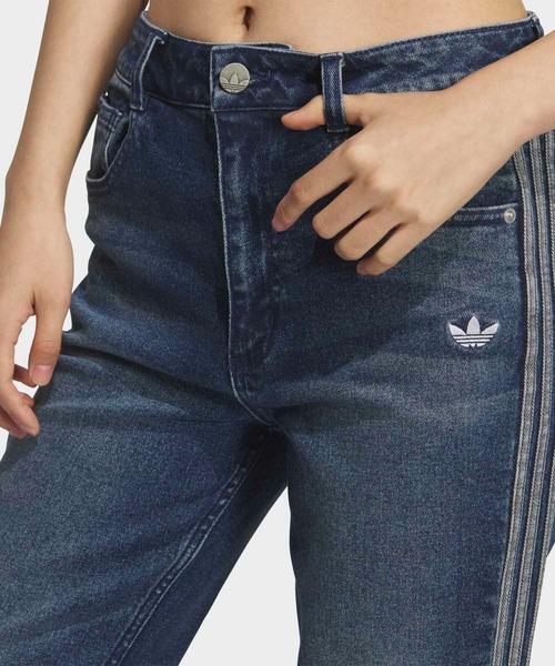 adidas（アディダス）の「ウォッシュド フレア デニムパンツ / アディダスオリジナルス adidas Originals（デニムパンツ・レディース・ブルー・29inch/28inch/27inch/26inch/32inch/31inch/30inch）」の3枚目の写真