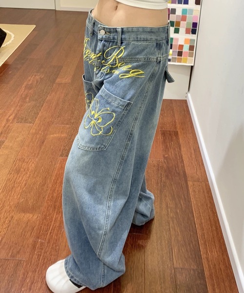 inst.ALL(インストール)の「バタフライ刺しゅうロゴデニムワイドパンツ(デニムパンツ・レディース・ブルー・S/M/L/LL)」の4枚目の写真