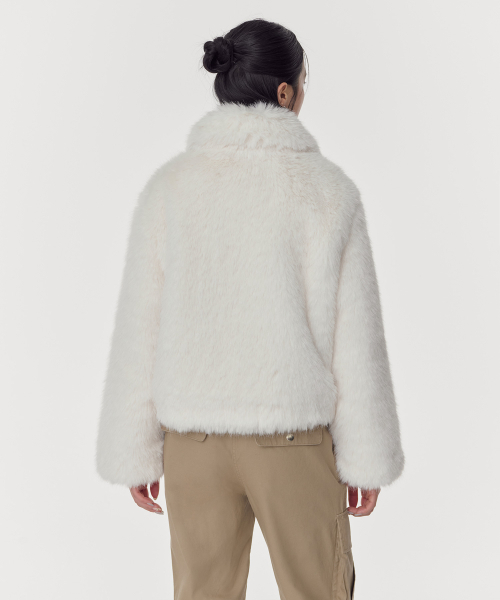 MUSINSA STANDARD WOMAN（ムシンサスタンダードウーマン）の「ウィメンズシャギーフェイクファージャケット[アイボリー]（ムートンコート・レディース・その他・S/M）」の3枚目の写真
