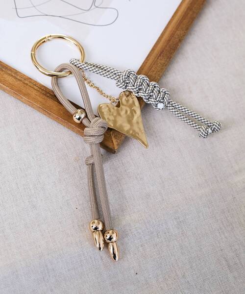 le.coeur blanc（ルクールブラン）の「ハートチャーム（キーホルダー・レディース・ベージュ/グレー・FREE）」の2枚目の写真