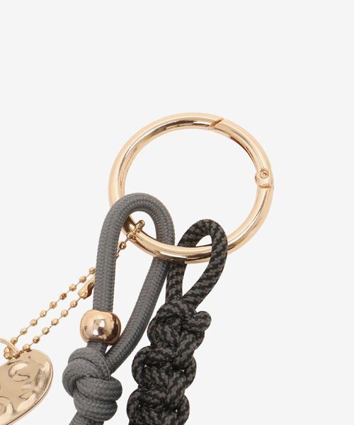 le.coeur blanc（ルクールブラン）の「ハートチャーム（キーホルダー・レディース・ベージュ/グレー・FREE）」の4枚目の写真