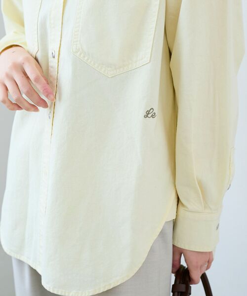 le.coeur blanc（ルクールブラン）の「エンブロイダリーカラーオーバーシャツ（シャツ/ブラウス・レディース・ダークグレー/イエロー/ライトブルー/ライトピンク・38）」の5枚目の写真