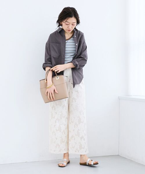 le.coeur blanc（ルクールブラン）の「エンブロイダリーカラーオーバーシャツ（シャツ/ブラウス・レディース・ダークグレー/イエロー/ライトブルー/ライトピンク・38）」の18枚目の写真