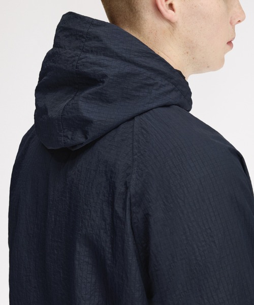 FRED PERRY（フレッドペリー）の「Ripstop Training Smock Jacket／リップストップトレーニングスモックジャケット（マウンテンパーカー・メンズ・ネイビー・L/M）」の9枚目の写真
