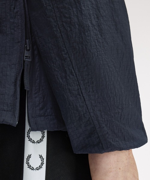 FRED PERRY（フレッドペリー）の「Ripstop Training Smock Jacket／リップストップトレーニングスモックジャケット（マウンテンパーカー・メンズ・ネイビー・L/M）」の10枚目の写真