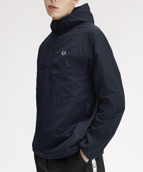 FRED PERRY（フレッドペリー）の「Ripstop Training Smock Jacket／リップストップトレーニングスモックジャケット（マウンテンパーカー・メンズ・ネイビー・L/M）」の7枚目の写真