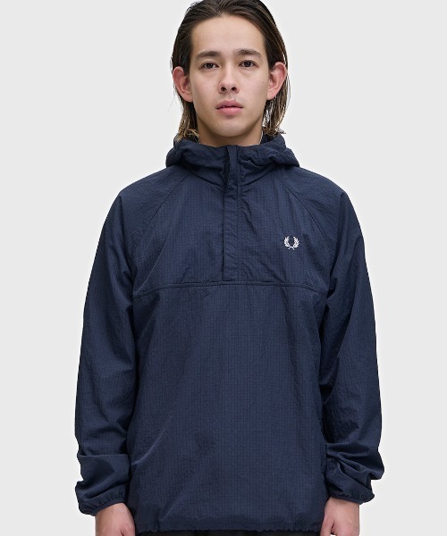 FRED PERRY（フレッドペリー）の「Ripstop Training Smock Jacket／リップストップトレーニングスモックジャケット（マウンテンパーカー・メンズ・ネイビー・L/M）」の4枚目の写真