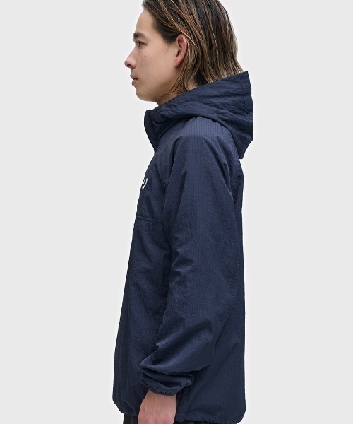 FRED PERRY（フレッドペリー）の「Ripstop Training Smock Jacket／リップストップトレーニングスモックジャケット（マウンテンパーカー・メンズ・ネイビー・L/M）」の5枚目の写真