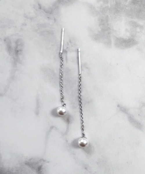 yu-ka（ユーカ）の「YU-KA:パールハンギングピアス Pearl hanging pierce（ピアス（両耳用）・レディース・グレー/シルバー・FREE）」の5枚目の写真