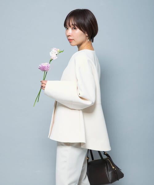 URBAN RESEARCH ROSSO WOMEN（アーバンリサーチ　ロッソ）の「『WEB限定』デザインボタンペプラムツイルジャケット（ノーカラージャケット・レディース・アイボリー/ブラック・FREE）」の5枚目の写真