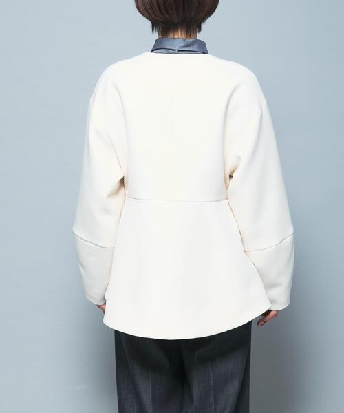 URBAN RESEARCH ROSSO WOMEN（アーバンリサーチ　ロッソ）の「『WEB限定』デザインボタンペプラムツイルジャケット（ノーカラージャケット・レディース・アイボリー/ブラック・FREE）」の9枚目の写真