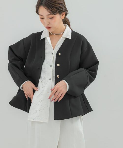 URBAN RESEARCH ROSSO WOMEN（アーバンリサーチ　ロッソ）の「『WEB限定』デザインボタンペプラムツイルジャケット（ノーカラージャケット・レディース・アイボリー/ブラック・FREE）」の16枚目の写真