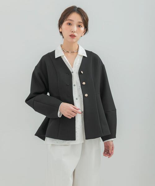 URBAN RESEARCH ROSSO WOMEN（アーバンリサーチ　ロッソ）の「『WEB限定』デザインボタンペプラムツイルジャケット（ノーカラージャケット・レディース・アイボリー/ブラック・FREE）」の17枚目の写真