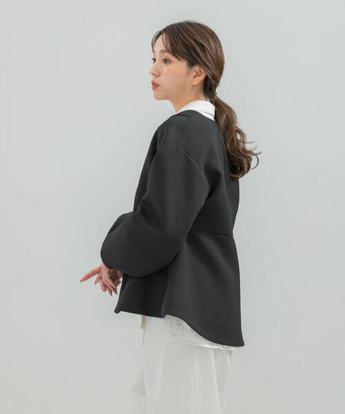 URBAN RESEARCH ROSSO WOMEN（アーバンリサーチ　ロッソ）の「『WEB限定』デザインボタンペプラムツイルジャケット（ノーカラージャケット・レディース・アイボリー/ブラック・FREE）」の18枚目の写真