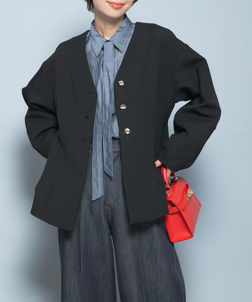 URBAN RESEARCH ROSSO WOMEN（アーバンリサーチ　ロッソ）の「『WEB限定』デザインボタンペプラムツイルジャケット（ノーカラージャケット・レディース・アイボリー/ブラック・FREE）」の20枚目の写真