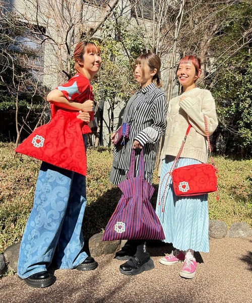 marimekko(マリメッコ)の「【kioski】Metka Mini Unikko / tote bag(トートバッグ・レディース・ブラック/レッド/ベビーピンク・FREE)」の15枚目の写真