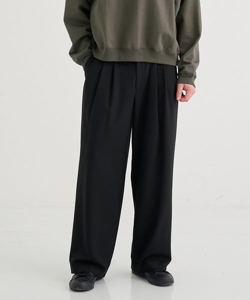 markaware（マーカウェア）の「【MARKAWARE】TRIPLE PLEATED WIDE TROUSERS(3/72アルゼンチンウールトロピカルサバイバルクロス / トリプルプリーテッドワイドトラウザーズ)（スラックス・メンズ・ブラック/ベージュ・3/2/1）」の2枚目の写真