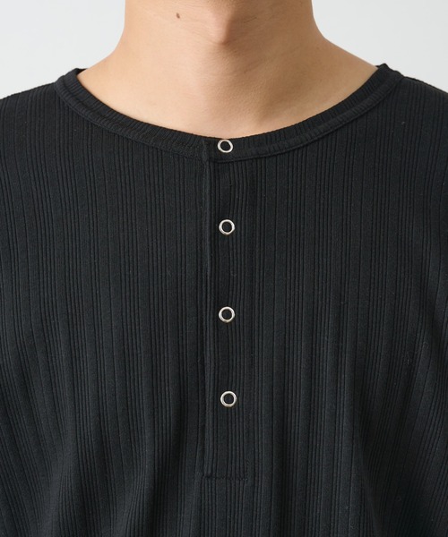 COLONY 2139（コロニートゥーワンスリーナイン）の「テレコリブヘンリーネック（Tシャツ/カットソー・メンズ・ブラック/ホワイト・LARGE/MEDIUM）」の10枚目の写真