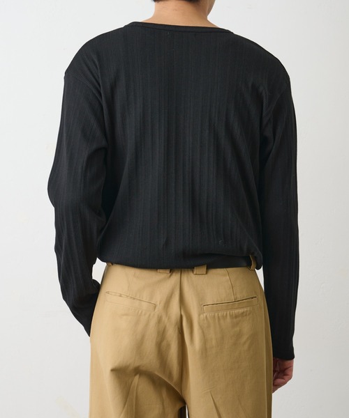 COLONY 2139（コロニートゥーワンスリーナイン）の「テレコリブヘンリーネック（Tシャツ/カットソー・メンズ・ブラック/ホワイト・LARGE/MEDIUM）」の19枚目の写真