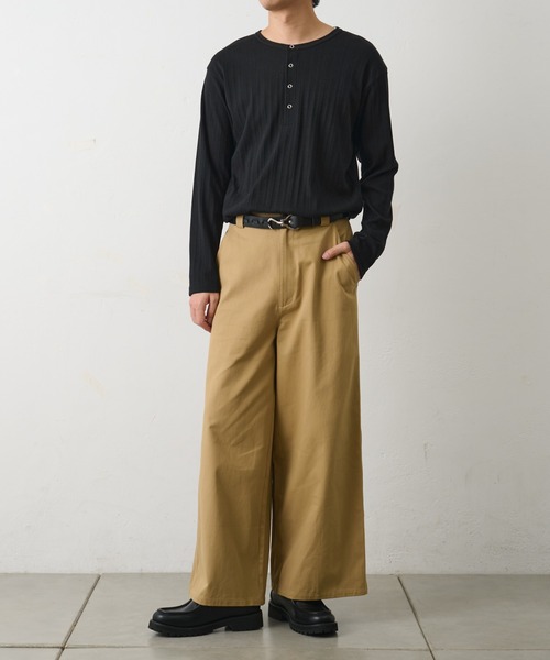 COLONY 2139（コロニートゥーワンスリーナイン）の「テレコリブヘンリーネック（Tシャツ/カットソー・メンズ・ブラック/ホワイト・LARGE/MEDIUM）」の16枚目の写真