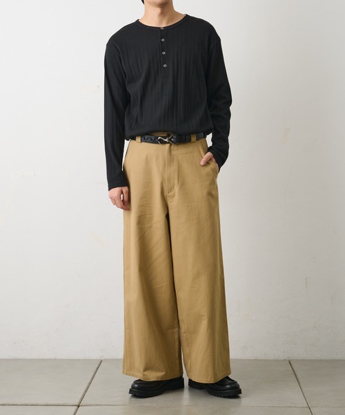 COLONY 2139（コロニートゥーワンスリーナイン）の「テレコリブヘンリーネック（Tシャツ/カットソー・メンズ・ブラック/ホワイト・LARGE/MEDIUM）」の17枚目の写真