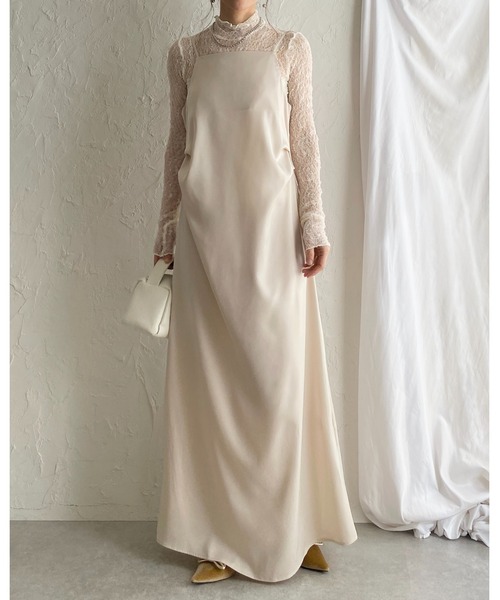 She's Closet(シーズクローゼット)の「タックドレープ セミフレア タイトロング サテンキャミワンピース(ワンピース・レディース・ブラック/アイボリー・FREE)」の2枚目の写真