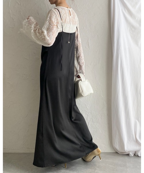 She's Closet(シーズクローゼット)の「タックドレープ セミフレア タイトロング サテンキャミワンピース(ワンピース・レディース・ブラック/アイボリー・FREE)」の18枚目の写真