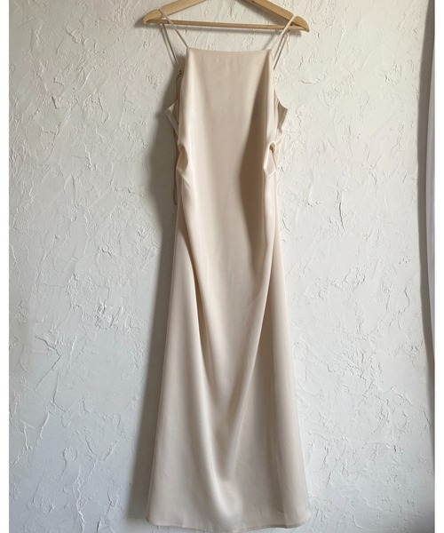 She's Closet(シーズクローゼット)の「タックドレープ セミフレア タイトロング サテンキャミワンピース(ワンピース・レディース・ブラック/アイボリー・FREE)」の3枚目の写真