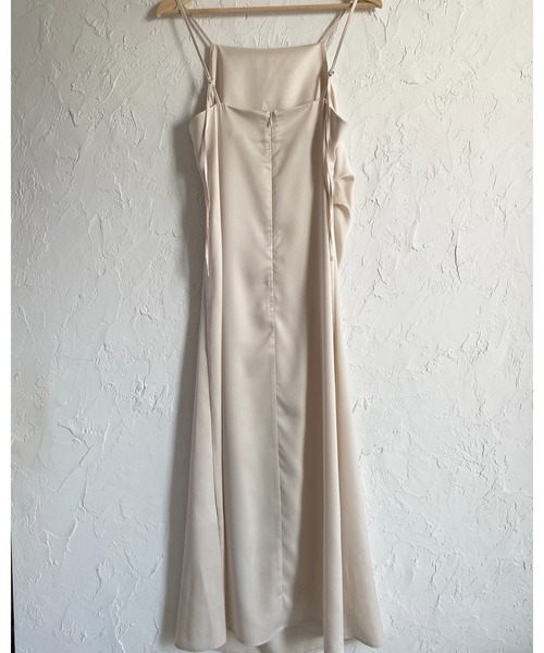 She's Closet(シーズクローゼット)の「タックドレープ セミフレア タイトロング サテンキャミワンピース(ワンピース・レディース・ブラック/アイボリー・FREE)」の8枚目の写真