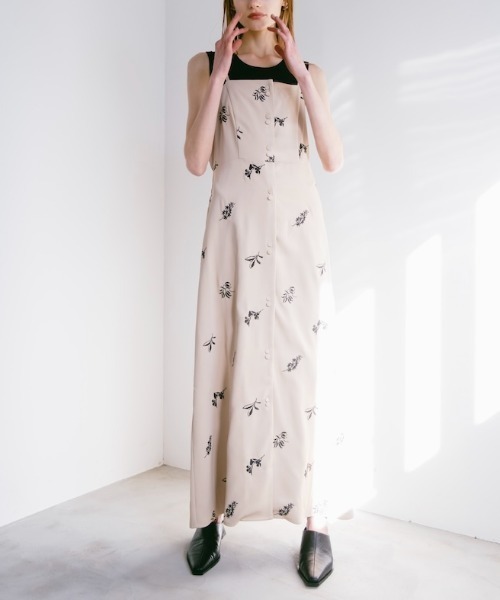 sahara(サハラ)の「【PRE ORDER】Flower Embroidery Dress(ワンピース・レディース・ブラック/ベージュ/ライトグレー・FREE)」の1枚目の写真