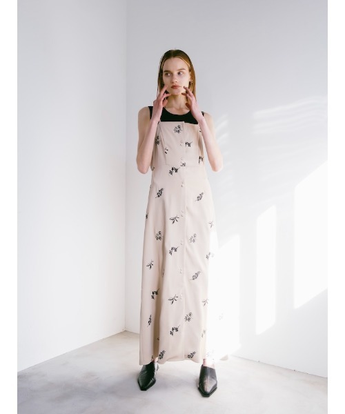 sahara(サハラ)の「【PRE ORDER】Flower Embroidery Dress(ワンピース・レディース・ブラック/ベージュ/ライトグレー・FREE)」の4枚目の写真