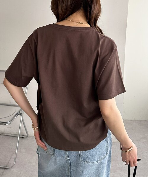 DISCOAT(ディスコート)の「箔プリントTシャツ(Tシャツ/カットソー・レディース・オフホワイト/ライトベージュ/ブラウン・FREE)」の8枚目の写真