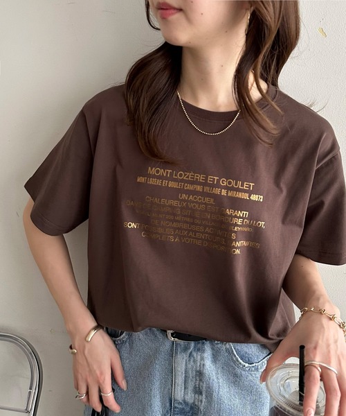 DISCOAT(ディスコート)の「箔プリントTシャツ(Tシャツ/カットソー・レディース・オフホワイト/ライトベージュ/ブラウン・FREE)」の2枚目の写真
