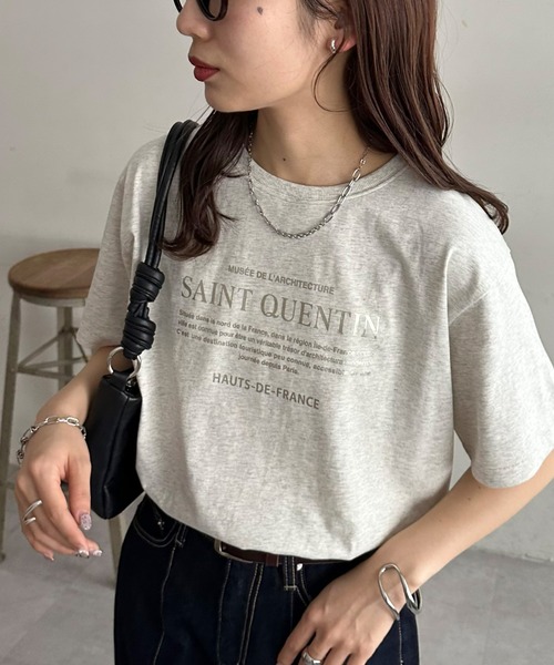 DISCOAT(ディスコート)の「箔プリントTシャツ(Tシャツ/カットソー・レディース・オフホワイト/ライトベージュ/ブラウン・FREE)」の3枚目の写真