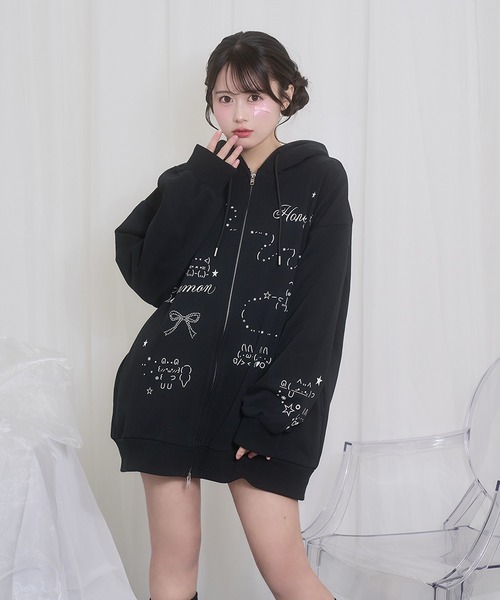 Honey Cinnamon（ハニーシナモン）の「EMOJIジップパーカー（パーカー・レディース・チャコール/ブラック・FREE）」の2枚目の写真