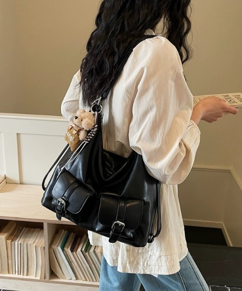 Teem Store(チームストア)の「【大容量/3WAY◎】【5色展開】3WAYフロントポケット フェイクレザーショルダーバッグ リュック トート(ショルダーバッグ・レディース・シルバー/ブラウン/ダークブラウン/ホワイト/ブラック・F)」の6枚目の写真