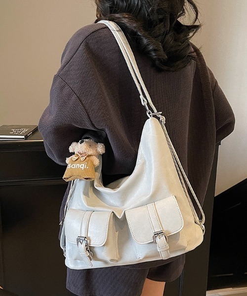 Teem Store(チームストア)の「【大容量/3WAY◎】【5色展開】3WAYフロントポケット フェイクレザーショルダーバッグ リュック トート(ショルダーバッグ・レディース・シルバー/ブラウン/ダークブラウン/ホワイト/ブラック・F)」の8枚目の写真