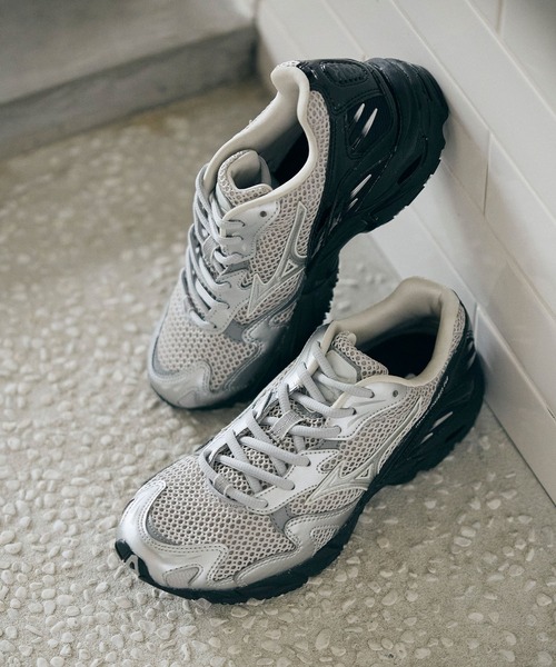 MIZUNO(ミズノ )の「MIZUNO ミズノ WAVE RIDER 10 ウェーブ ライダー D1GA261602(スニーカー・メンズ・シルバー×ブラック・27.0cm/26.0cm/25.0cm/24.0cm/27.5cm/26.5cm/24.5cm/23.5cm/28.0cm/23.0cm)」の10枚目の写真