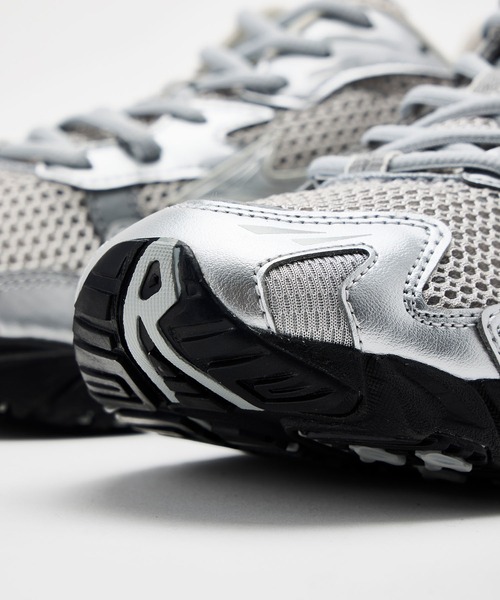 MIZUNO(ミズノ )の「MIZUNO ミズノ WAVE RIDER 10 ウェーブ ライダー D1GA261602(スニーカー・メンズ・シルバー×ブラック・27.0cm/26.0cm/25.0cm/24.0cm/27.5cm/26.5cm/24.5cm/23.5cm/28.0cm/23.0cm)」の5枚目の写真