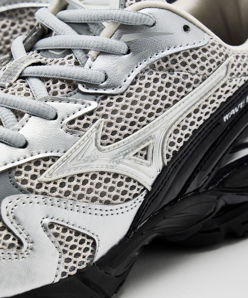 MIZUNO(ミズノ )の「MIZUNO ミズノ WAVE RIDER 10 ウェーブ ライダー D1GA261602(スニーカー・メンズ・シルバー×ブラック・27.0cm/26.0cm/25.0cm/24.0cm/27.5cm/26.5cm/24.5cm/23.5cm/28.0cm/23.0cm)」の6枚目の写真