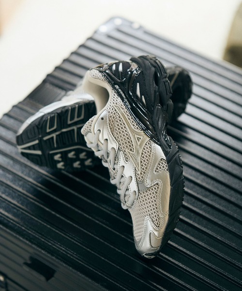 MIZUNO(ミズノ )の「MIZUNO ミズノ WAVE RIDER 10 ウェーブ ライダー D1GA261602(スニーカー・メンズ・シルバー×ブラック・27.0cm/26.0cm/25.0cm/24.0cm/27.5cm/26.5cm/24.5cm/23.5cm/28.0cm/23.0cm)」の12枚目の写真