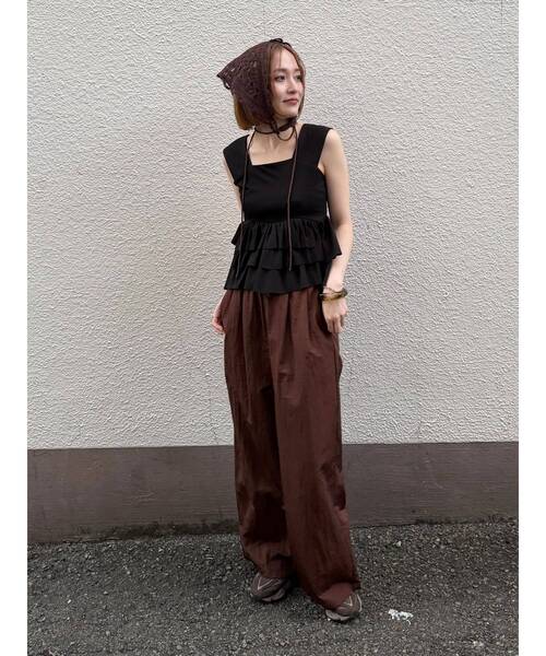 LAGUNAMOON（ラグナムーン）の「ウエストレースリラックスパンツ セットアップ（その他パンツ・レディース・アイボリー/ブラウン・SMALL/MEDIUM）」の2枚目の写真