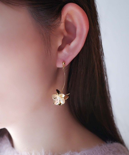 CERCA(チェルカ)の「saran jewelry/フラワーモチーフ ピアス /金属アレルギー対応(ピアス(両耳用)・レディース・シルバー/ゴールド・FREE)」の4枚目の写真