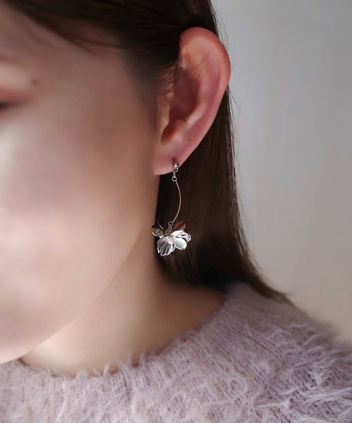 CERCA(チェルカ)の「saran jewelry/フラワーモチーフ ピアス /金属アレルギー対応(ピアス(両耳用)・レディース・シルバー/ゴールド・FREE)」の8枚目の写真