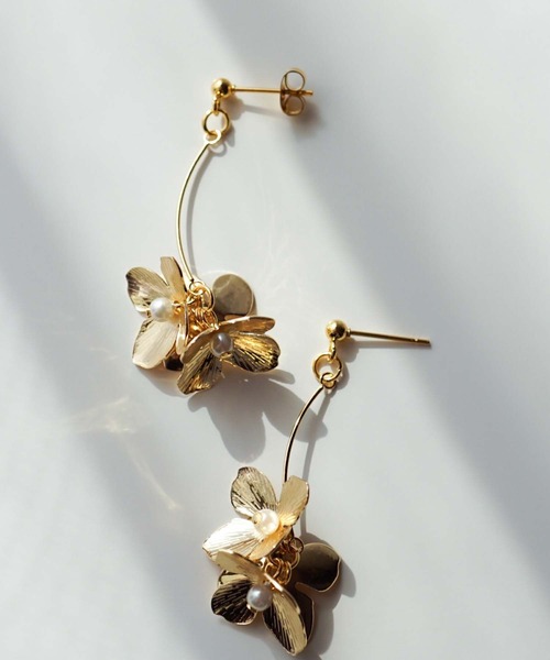 CERCA(チェルカ)の「saran jewelry/フラワーモチーフ ピアス /金属アレルギー対応(ピアス(両耳用)・レディース・シルバー/ゴールド・FREE)」の9枚目の写真