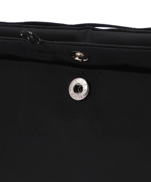Topologie(トポロジー)の「Topologie/トポロジー Flat Sacoche Small Tech Sateen フラット サコッシュ スモールテックサテン【バッグ単体】(ショルダーバッグ・メンズ・ブラック・F)」の2枚目の写真
